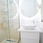 Universitate-elegant-champagne Gift- Self Check-in -therme Package On Request 부쿠레슈티