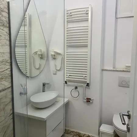 Elegant - Square Apartment *