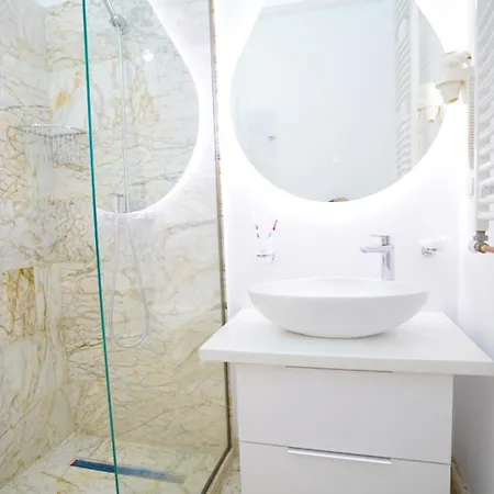 Universitate-elegant-champagne Gift- Self Check-in -therme Package On Request Bucarest