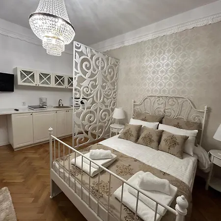 Universitate-elegant-champagne Gift Appartement Boekarest