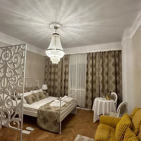 Universitate-elegant-champagne Gift- Self Check-in -therme Package On Request Bükreş