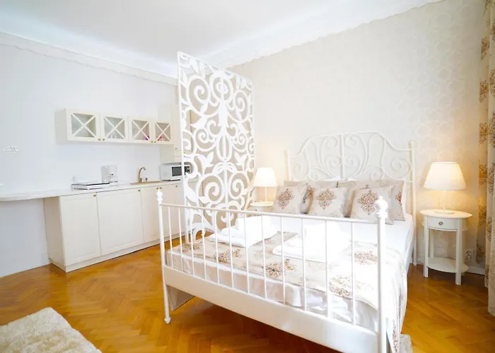 Appartement Universitate-elegant-champagne Gift- Self Check-in -therme Package On Request