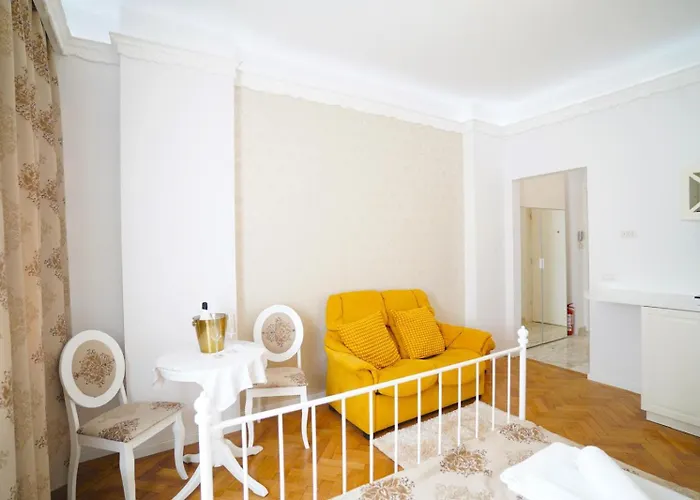 Universitate-elegant-champagne Gift- Self Check-in And Out Апартаменти Бухарест