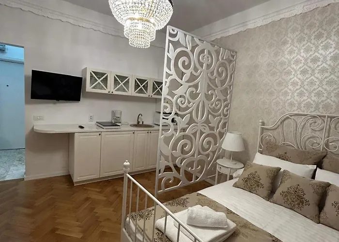 Апартаменти Universitate-elegant-champagne Gift- Self Check-in And Out Бухарест