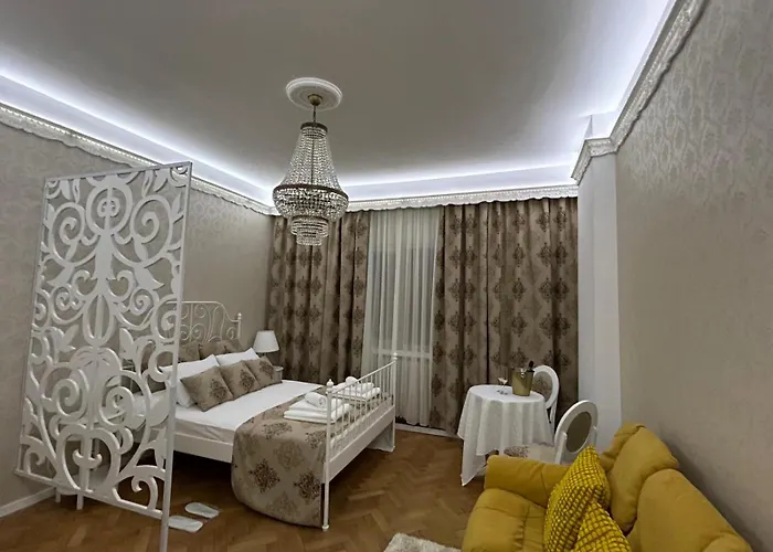 Universitate-elegant-champagne Gift- Self Check-in And Out *