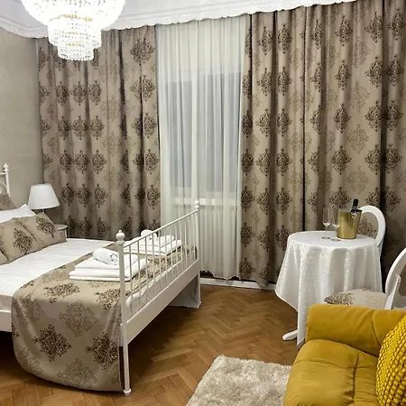 Universitate-elegant-champagne Gift דירה